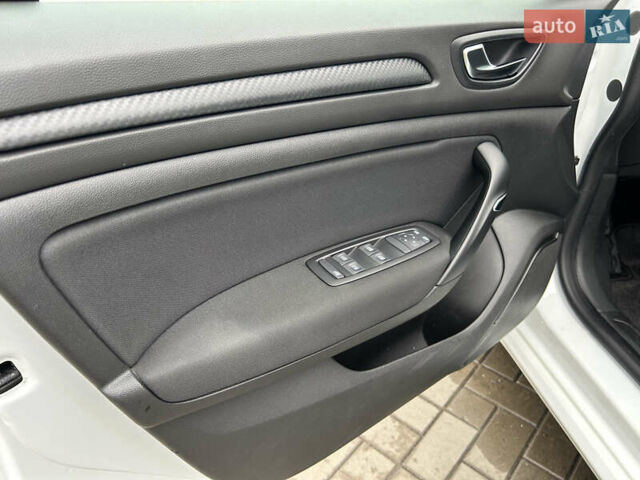 Белый Рено Меган, объемом двигателя 1.5 л и пробегом 174 тыс. км за 12950 $, фото 50 на Automoto.ua