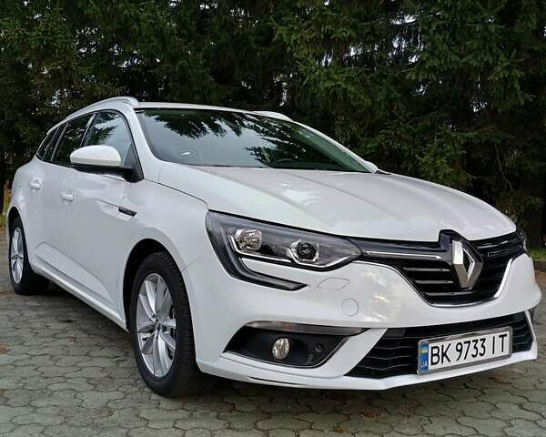 Белый Рено Меган, объемом двигателя 1.5 л и пробегом 222 тыс. км за 12600 $, фото 1 на Automoto.ua