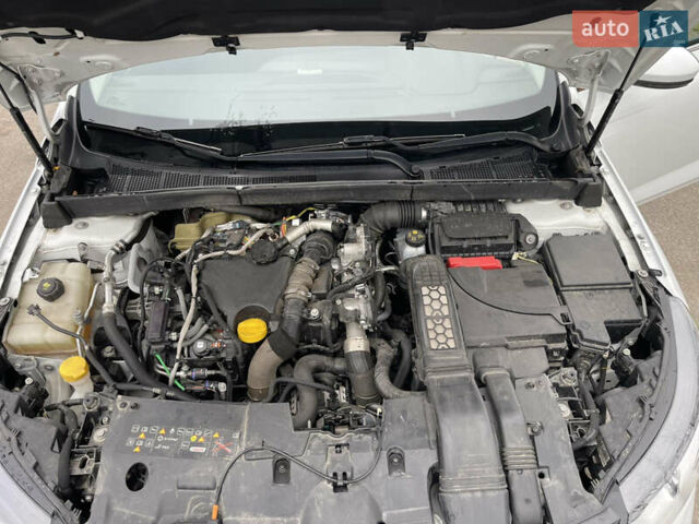 Білий Рено Меган, об'ємом двигуна 1.46 л та пробігом 133 тис. км за 15399 $, фото 11 на Automoto.ua