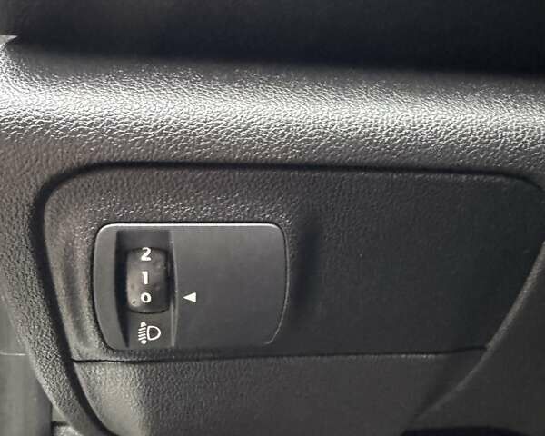 Белый Рено Меган, объемом двигателя 1.5 л и пробегом 202 тыс. км за 15600 $, фото 30 на Automoto.ua