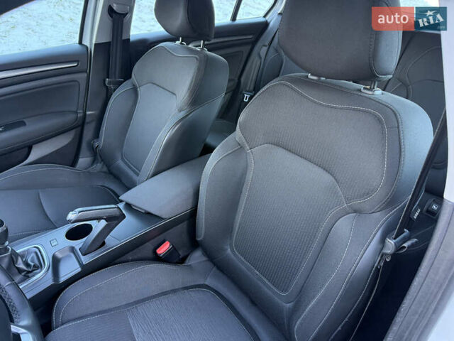 Белый Рено Меган, объемом двигателя 1.5 л и пробегом 167 тыс. км за 14200 $, фото 6 на Automoto.ua