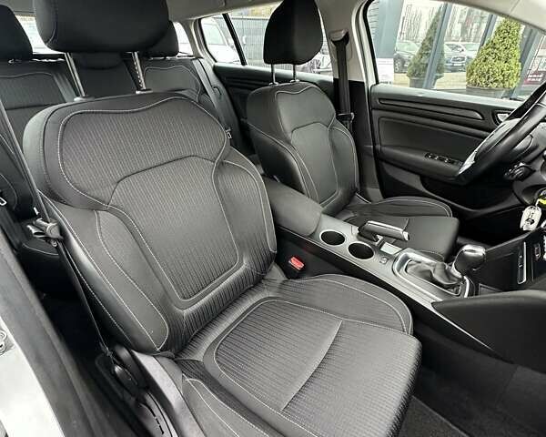 Белый Рено Меган, объемом двигателя 1.5 л и пробегом 202 тыс. км за 15800 $, фото 20 на Automoto.ua