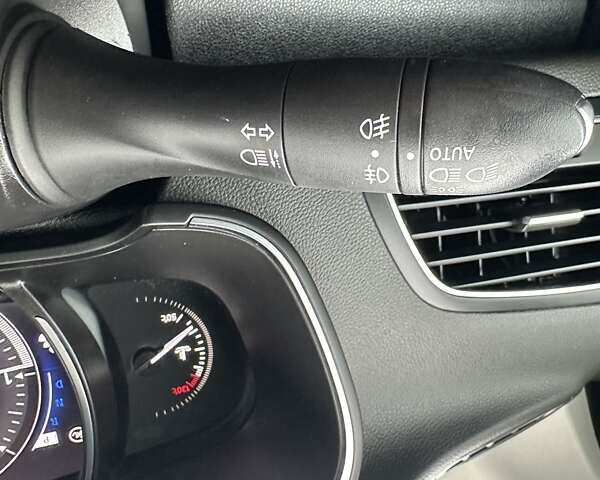 Белый Рено Меган, объемом двигателя 1.5 л и пробегом 202 тыс. км за 15800 $, фото 27 на Automoto.ua