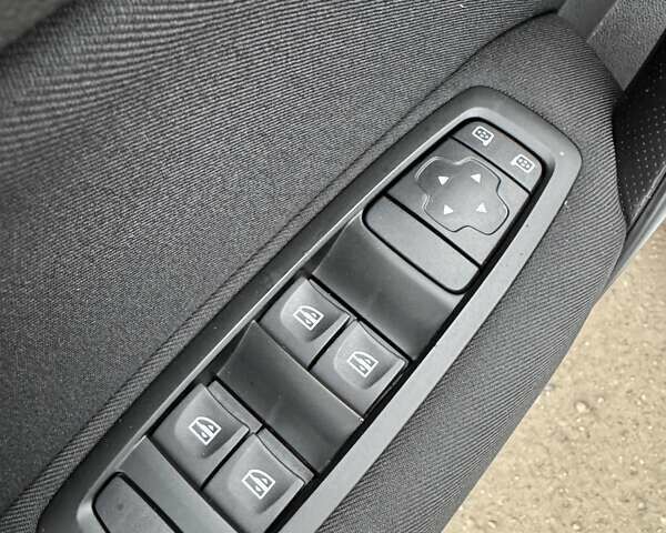 Белый Рено Меган, объемом двигателя 1.5 л и пробегом 202 тыс. км за 15600 $, фото 24 на Automoto.ua