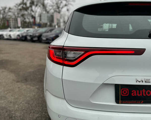 Белый Рено Меган, объемом двигателя 1.5 л и пробегом 202 тыс. км за 15800 $, фото 10 на Automoto.ua