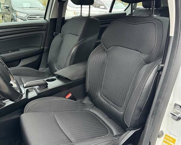 Белый Рено Меган, объемом двигателя 1.5 л и пробегом 202 тыс. км за 15600 $, фото 19 на Automoto.ua