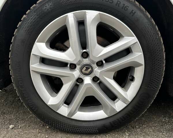 Белый Рено Меган, объемом двигателя 1.5 л и пробегом 202 тыс. км за 15800 $, фото 7 на Automoto.ua