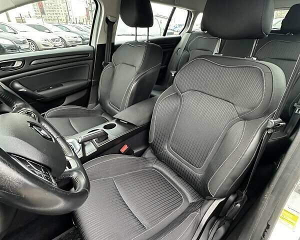 Белый Рено Меган, объемом двигателя 1.5 л и пробегом 202 тыс. км за 15800 $, фото 16 на Automoto.ua