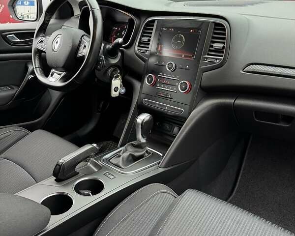 Белый Рено Меган, объемом двигателя 1.5 л и пробегом 202 тыс. км за 15600 $, фото 22 на Automoto.ua