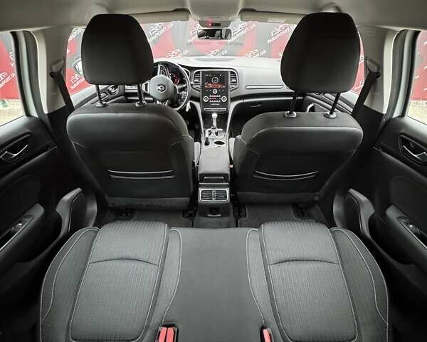 Белый Рено Меган, объемом двигателя 1.5 л и пробегом 202 тыс. км за 15600 $, фото 13 на Automoto.ua