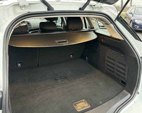 Белый Рено Меган, объемом двигателя 1.5 л и пробегом 202 тыс. км за 15800 $, фото 14 на Automoto.ua