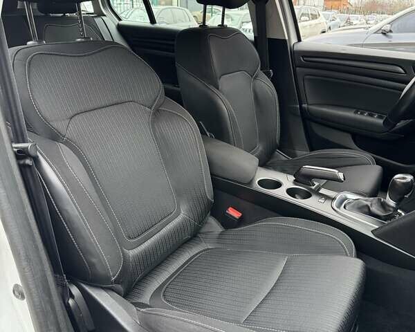 Белый Рено Меган, объемом двигателя 1.5 л и пробегом 202 тыс. км за 15600 $, фото 21 на Automoto.ua