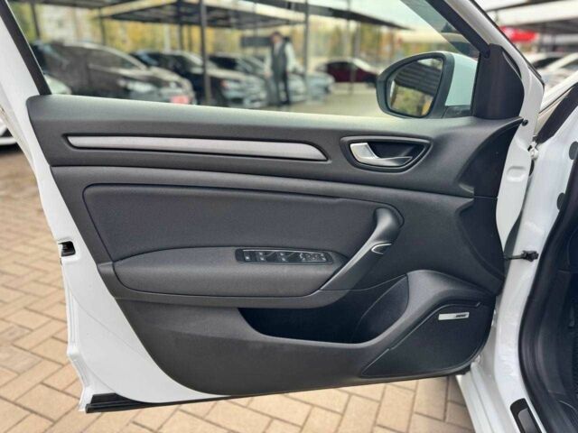 Белый Рено Меган, объемом двигателя 1.5 л и пробегом 167 тыс. км за 14200 $, фото 12 на Automoto.ua