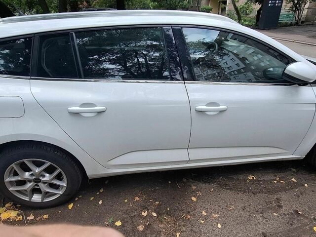 Белый Рено Меган, объемом двигателя 1.46 л и пробегом 170 тыс. км за 16000 $, фото 3 на Automoto.ua