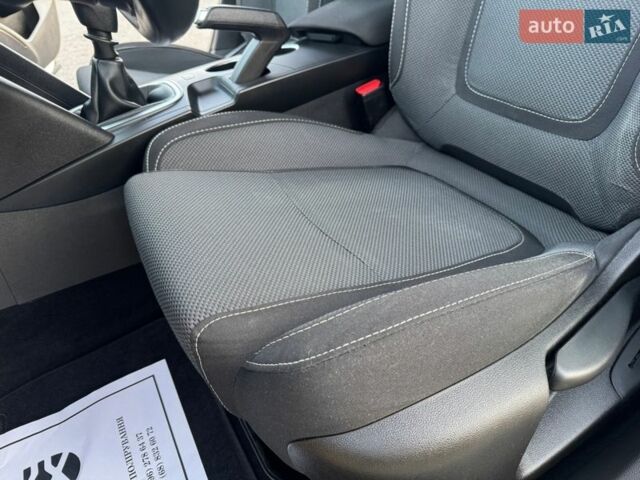 Белый Рено Меган, объемом двигателя 1.5 л и пробегом 128 тыс. км за 14000 $, фото 63 на Automoto.ua