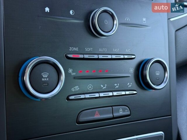 Белый Рено Меган, объемом двигателя 1.5 л и пробегом 199 тыс. км за 13999 $, фото 52 на Automoto.ua