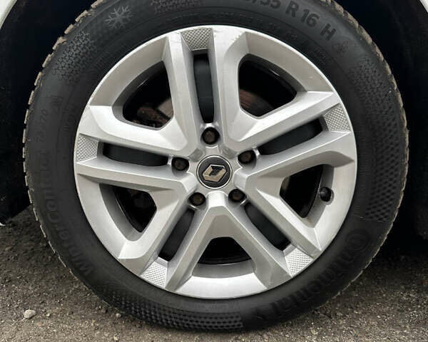 Белый Рено Меган, объемом двигателя 1.5 л и пробегом 202 тыс. км за 15800 $, фото 7 на Automoto.ua