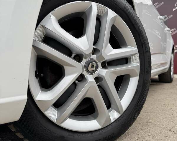 Белый Рено Меган, объемом двигателя 1.5 л и пробегом 202 тыс. км за 15600 $, фото 5 на Automoto.ua