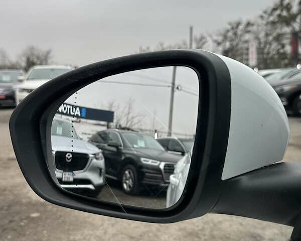 Белый Рено Меган, объемом двигателя 1.5 л и пробегом 202 тыс. км за 15800 $, фото 6 на Automoto.ua