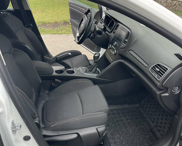 Білий Рено Меган, об'ємом двигуна 1.46 л та пробігом 133 тис. км за 15399 $, фото 7 на Automoto.ua