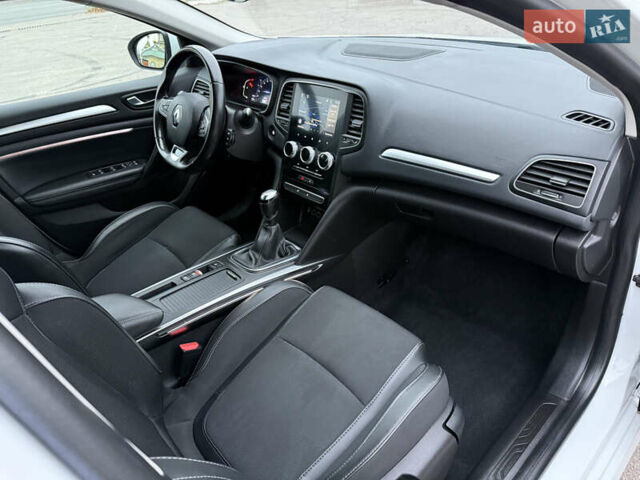 Белый Рено Меган, объемом двигателя 1.5 л и пробегом 138 тыс. км за 15399 $, фото 2 на Automoto.ua