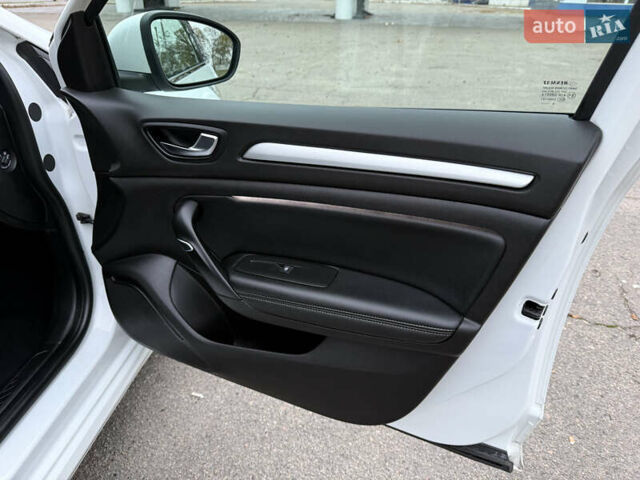 Белый Рено Меган, объемом двигателя 1.5 л и пробегом 138 тыс. км за 15399 $, фото 41 на Automoto.ua