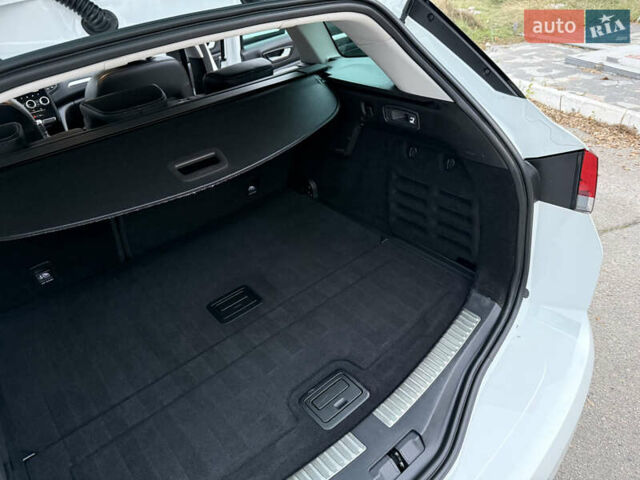 Белый Рено Меган, объемом двигателя 1.5 л и пробегом 138 тыс. км за 15399 $, фото 70 на Automoto.ua