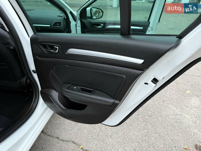 Белый Рено Меган, объемом двигателя 1.5 л и пробегом 138 тыс. км за 15399 $, фото 44 на Automoto.ua