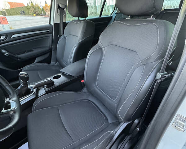 Белый Рено Меган, объемом двигателя 1.5 л и пробегом 136 тыс. км за 14400 $, фото 59 на Automoto.ua