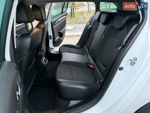 Белый Рено Меган, объемом двигателя 1.5 л и пробегом 138 тыс. км за 15399 $, фото 62 на Automoto.ua