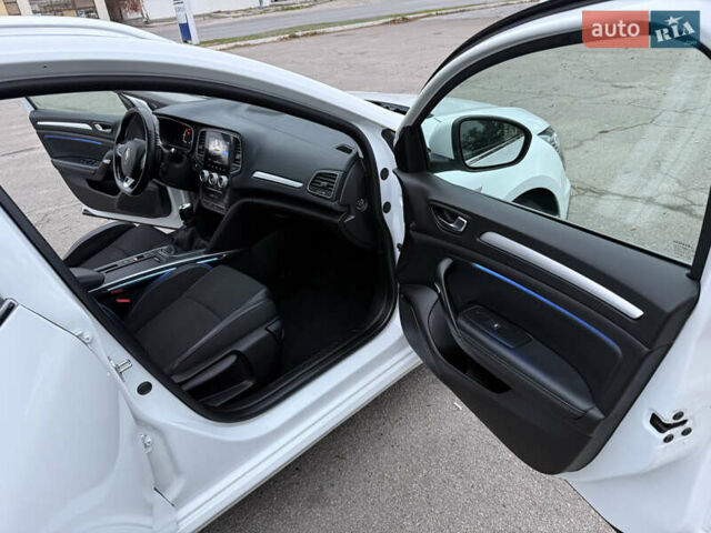 Белый Рено Меган, объемом двигателя 1.5 л и пробегом 138 тыс. км за 15399 $, фото 112 на Automoto.ua