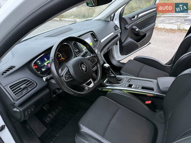 Белый Рено Меган, объемом двигателя 1.5 л и пробегом 138 тыс. км за 15399 $, фото 4 на Automoto.ua