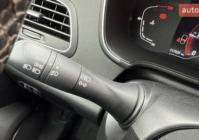 Білий Рено Меган, об'ємом двигуна 1.46 л та пробігом 117 тис. км за 17800 $, фото 30 на Automoto.ua