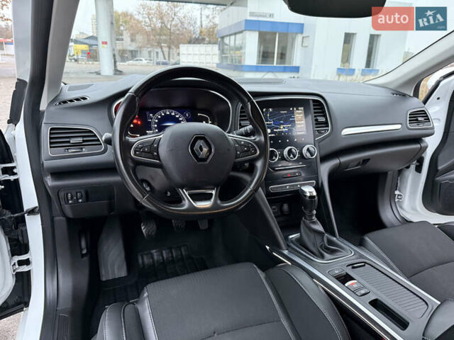 Белый Рено Меган, объемом двигателя 1.5 л и пробегом 138 тыс. км за 15399 $, фото 64 на Automoto.ua