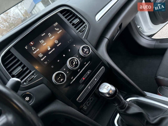 Белый Рено Меган, объемом двигателя 1.5 л и пробегом 138 тыс. км за 15399 $, фото 117 на Automoto.ua