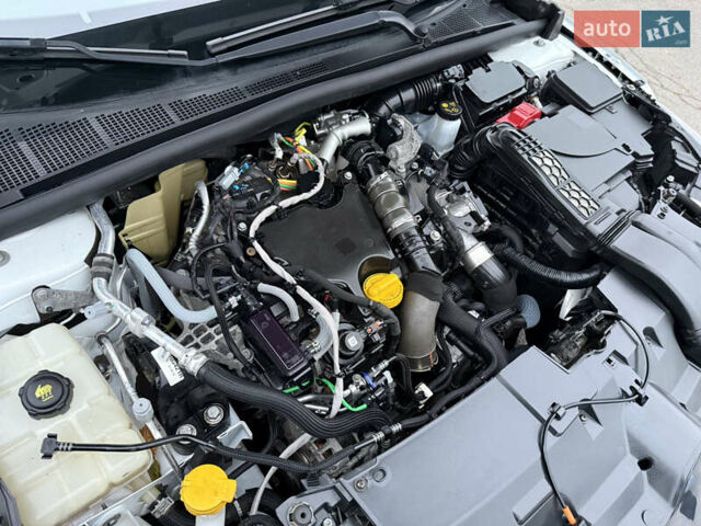 Белый Рено Меган, объемом двигателя 1.5 л и пробегом 138 тыс. км за 15399 $, фото 78 на Automoto.ua