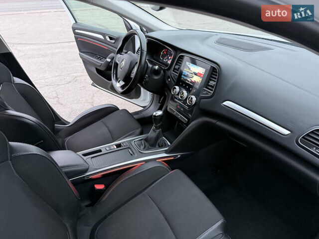 Белый Рено Меган, объемом двигателя 1.5 л и пробегом 138 тыс. км за 15399 $, фото 105 на Automoto.ua