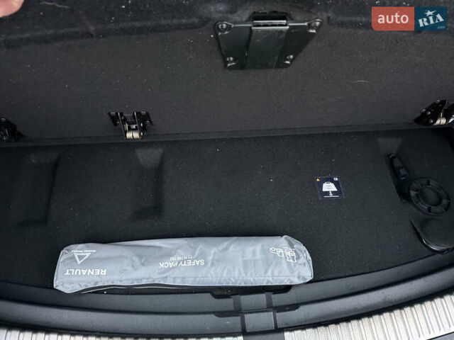 Белый Рено Меган, объемом двигателя 1.5 л и пробегом 138 тыс. км за 15399 $, фото 73 на Automoto.ua