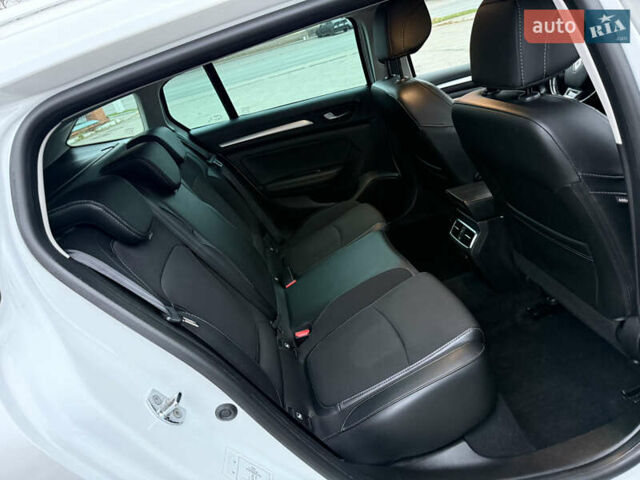 Белый Рено Меган, объемом двигателя 1.5 л и пробегом 138 тыс. км за 15399 $, фото 6 на Automoto.ua