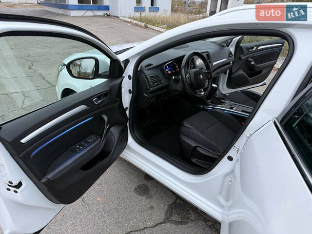 Белый Рено Меган, объемом двигателя 1.5 л и пробегом 138 тыс. км за 15399 $, фото 110 на Automoto.ua