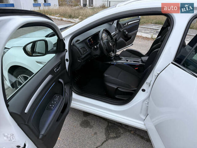 Белый Рено Меган, объемом двигателя 1.5 л и пробегом 138 тыс. км за 15399 $, фото 111 на Automoto.ua
