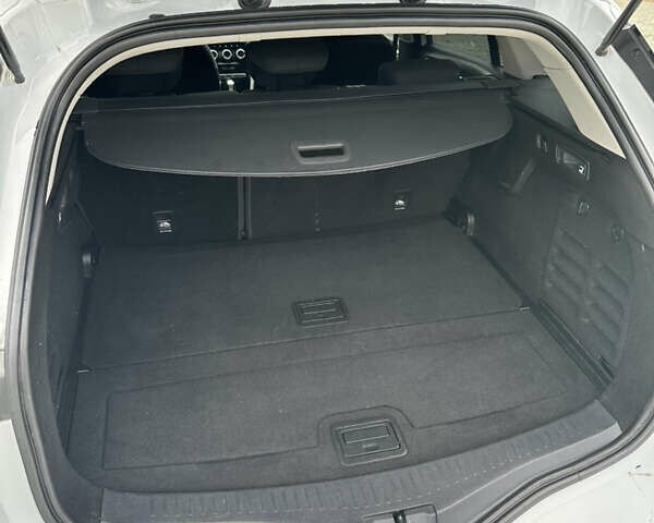 Белый Рено Меган, объемом двигателя 1.46 л и пробегом 193 тыс. км за 14950 $, фото 11 на Automoto.ua