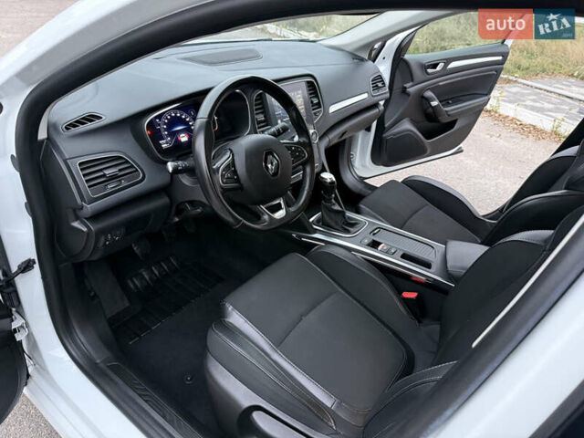 Белый Рено Меган, объемом двигателя 1.5 л и пробегом 138 тыс. км за 15399 $, фото 49 на Automoto.ua