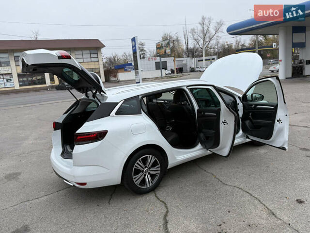 Белый Рено Меган, объемом двигателя 1.5 л и пробегом 138 тыс. км за 15399 $, фото 90 на Automoto.ua