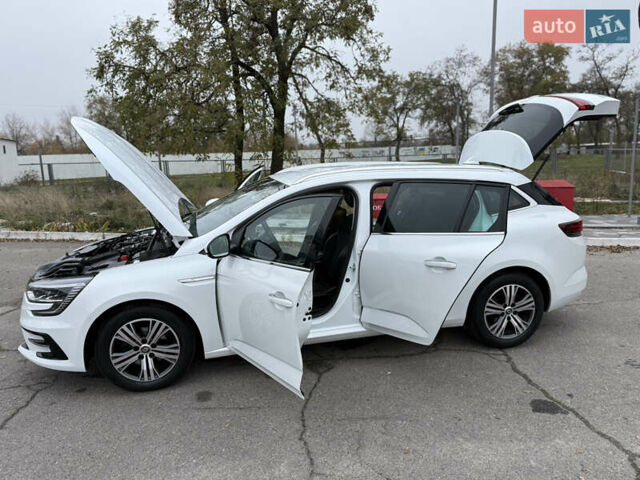 Белый Рено Меган, объемом двигателя 1.5 л и пробегом 138 тыс. км за 15399 $, фото 98 на Automoto.ua