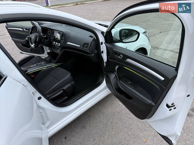 Белый Рено Меган, объемом двигателя 1.5 л и пробегом 138 тыс. км за 15399 $, фото 115 на Automoto.ua