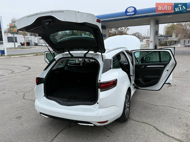 Белый Рено Меган, объемом двигателя 1.5 л и пробегом 138 тыс. км за 15399 $, фото 92 на Automoto.ua