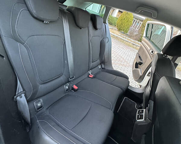 Белый Рено Меган, объемом двигателя 1.5 л и пробегом 136 тыс. км за 14400 $, фото 72 на Automoto.ua