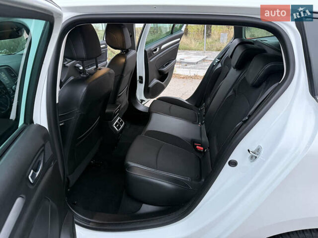 Белый Рено Меган, объемом двигателя 1.5 л и пробегом 138 тыс. км за 15399 $, фото 58 на Automoto.ua