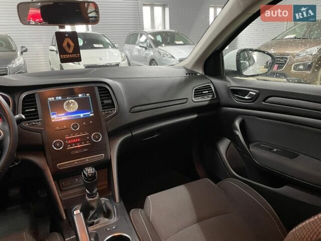 Белый Рено Меган, объемом двигателя 1.5 л и пробегом 250 тыс. км за 12800 $, фото 51 на Automoto.ua